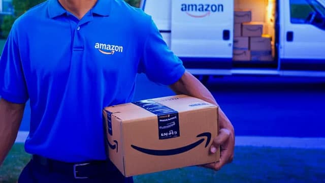 US Senator Warren presses Amazon on contracting, pricing practices for local governments and schools