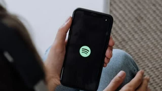 Spotify launches 'narrated articles' from publications like The Atlantic, Vogue