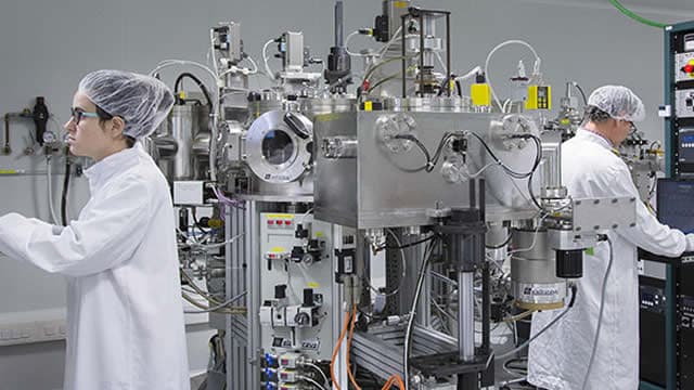 SK Hynix shares rally 7% to a record high, beating Samsung's 2.5% gain