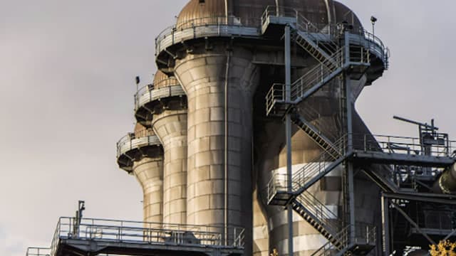 Oil prices fall more than 4% after Trump says Iran talks proceeding in a 'constructive manner'