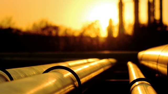Australia's Santos aims to slash net debt by $2.5 billion, focus on LNG output