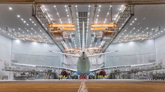 Airbus Shares Fall After Report of A350 Aircraft Delays