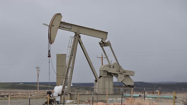 Oil falls as Lebanon and Israel agree to implement ceasefire