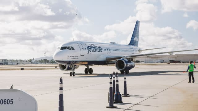 JetBlue Shares in Tailspin as High Fuel Prices Threaten Turnaround
