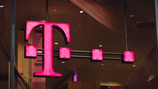 T-Mobile earnings rise as customers pour into premium plans